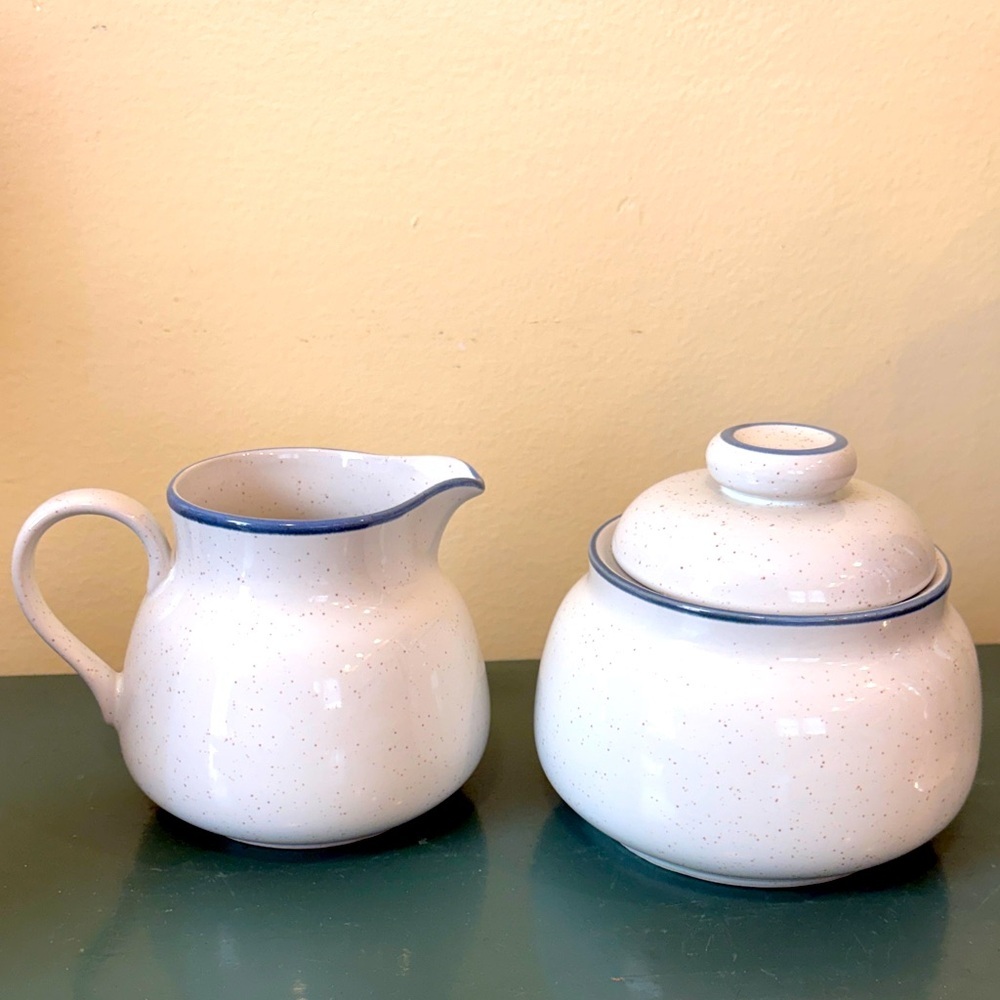 Mikasa ‘Flowers of Spring’ Cream Speckled Ceramic Creamer & Lidded Sugar Bowl
